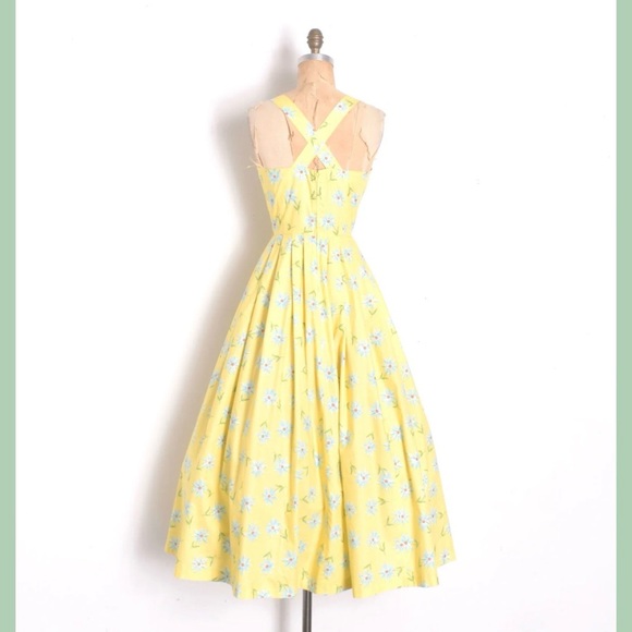Rare 90’s Laura Ashley Yellow sun dress with adjustable straps! Fitted waist! - Picture 7 of 15